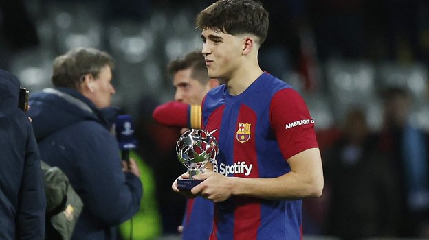 17 yoshli bolakay YECHLdagi debyutida Barselona - Napoli uchrashuvining eng yaxshi futbolchisi bo‘ldi