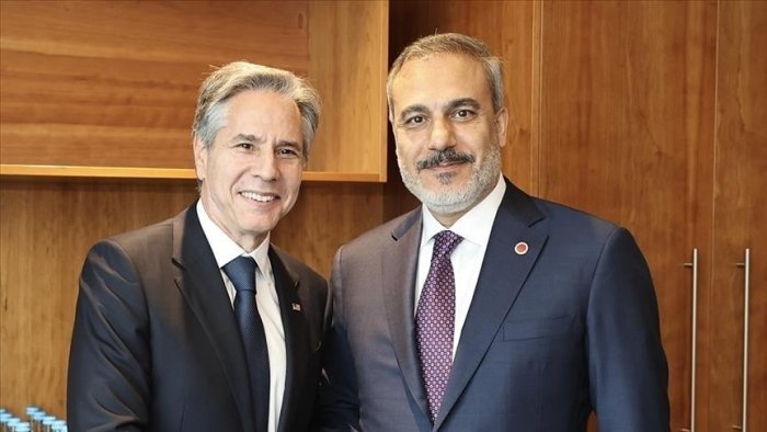 AQSh Davlat kotibi Turkiya tashqi ishlar vaziri bilan Janubiy Kavkaz masalasini muhokama qildi
