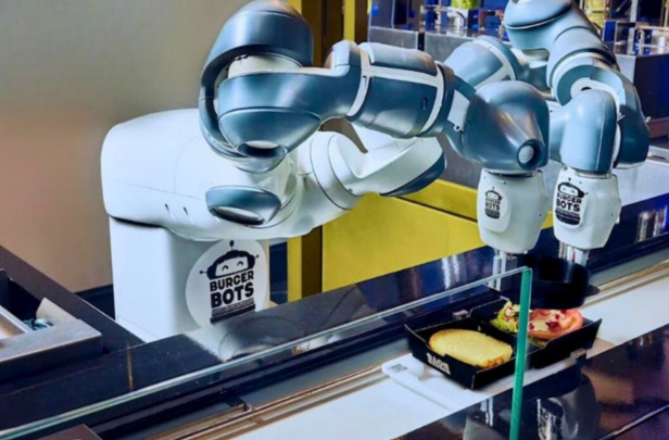 AQShda burgerlarni robotlar tayyorlaydigan kafe ochildi