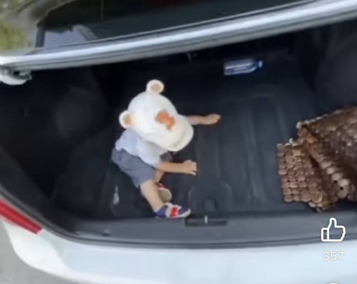 Farg‘onada 45 yoshli erkak yosh bolani mashina yukxonasiga solib qo‘ydi