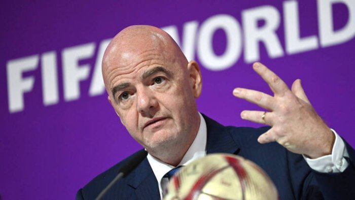 FIFA prezidenti ko‘k kartochka qoidasiga qarshiligini aytdi