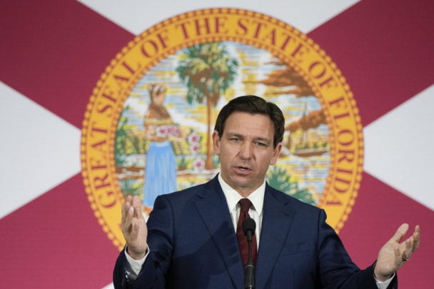 Florida gubernatori namoyishchilarni avtomobilda urib yuborish mumkinligini aytdi