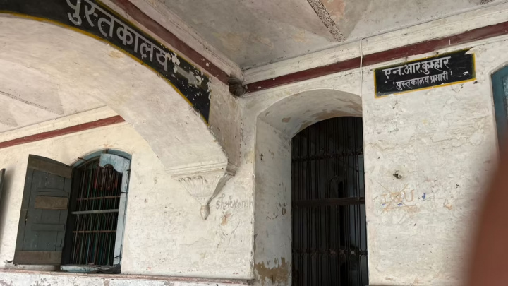 Hindistonda saroy binosi ostidan yashirin kutubxona topildi