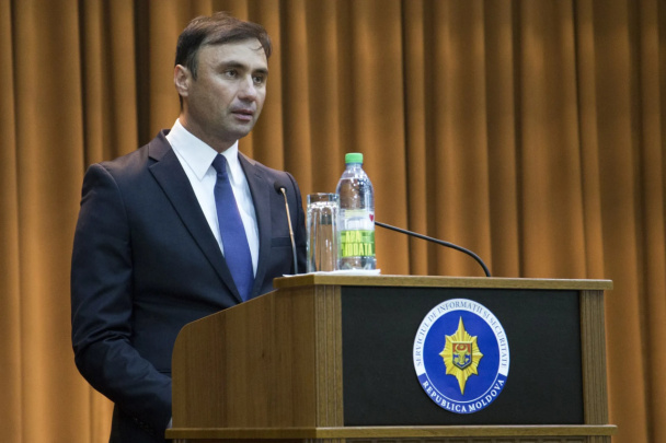 Interpol sobiq rahbari shaxslarni pora evaziga qidiruvdan olib tashlaganlikda gumonlanmoqda