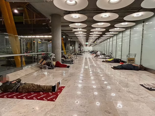 Ispaniyada yuzlab boshpanasizlar aeroportni «egallab oldi»