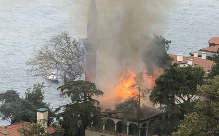 Istanbuldagi masjid yaqinida yong‘in sodir bo‘ldi