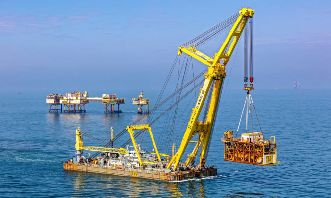 Italiyada milliarder Maykl Linchning cho‘kib ketgan superyaxtasi suv tubidan olib chiqiladi