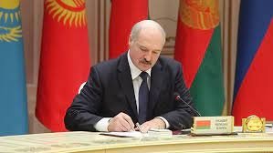 Lukashenko urush davrida ishlash to‘g‘risidagi farmonni imzoladi