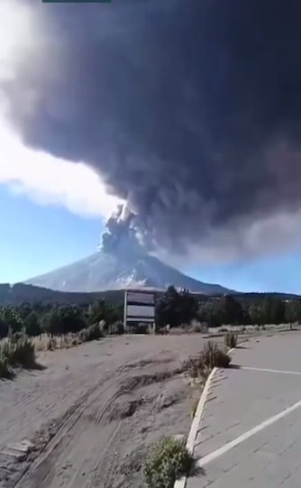 Meksikada Popokatepetl vulqoni otilishni boshladi