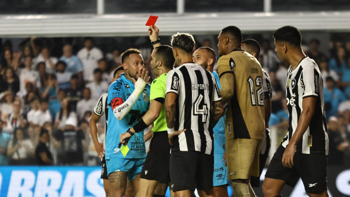 Neymar qo‘l bilan gol urmoqchi bo‘ldi va qizil kartochka oldi