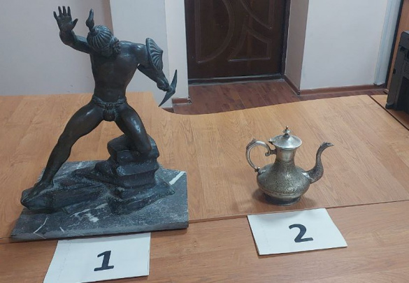 Noyob tarixiy boyliklarni xorijga olib chiqmoqchi bo‘lgan shaxs to‘xtatildi