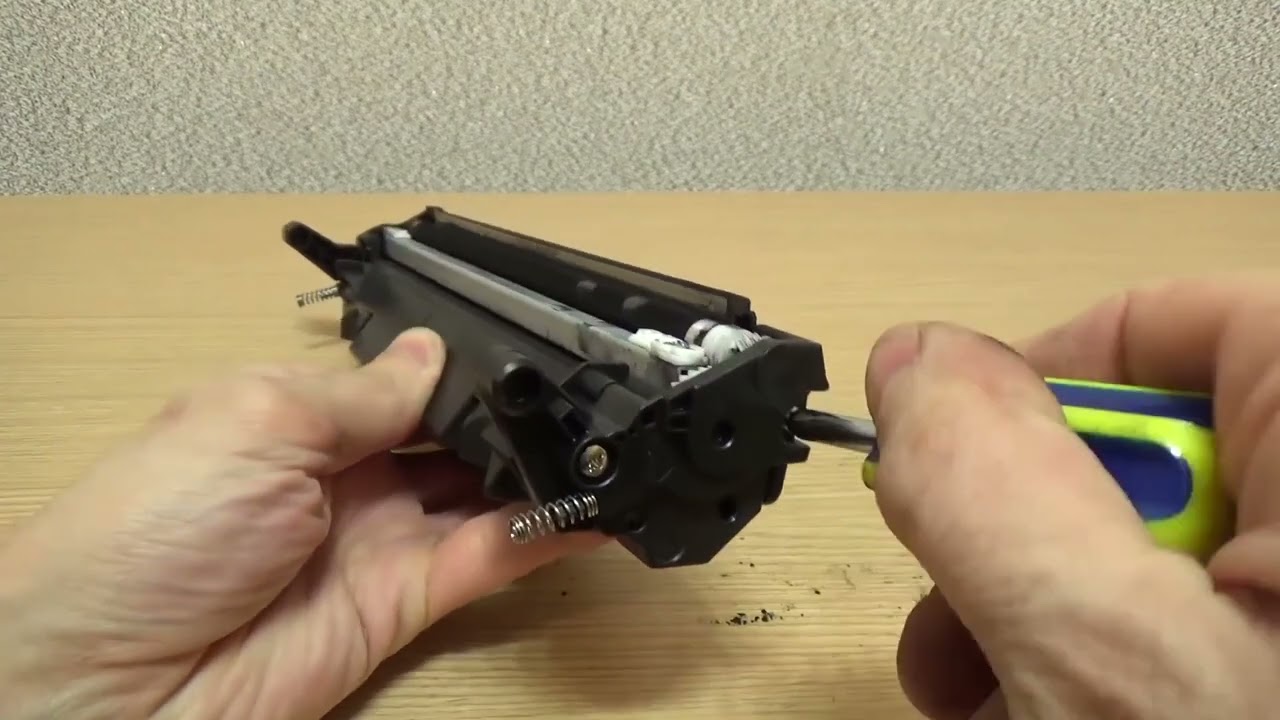 Oq-qora printerga siyoh yoki toner solish va kartrijni to‘ldirish