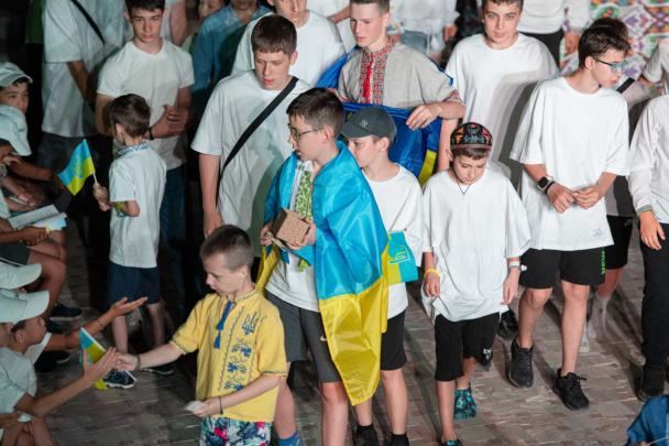 O‘zbekiston ukrainalik bolalarga o‘quv qurollari to‘plamini sovg‘a qildi