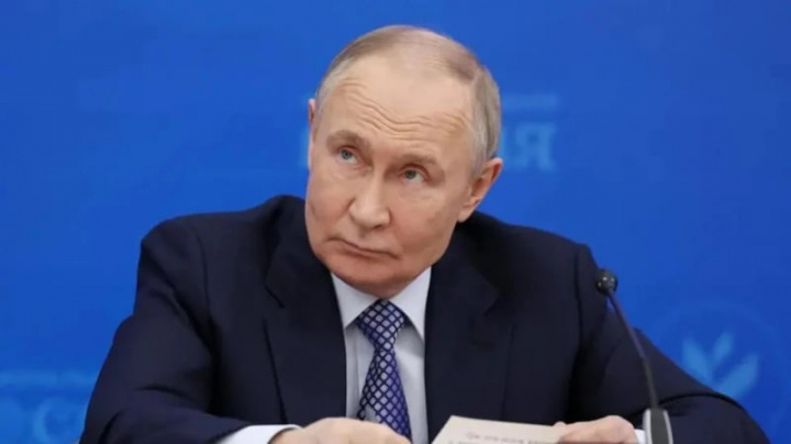 Putin ma’lum shartlar asosida Ukraina bilan muzokaralarga tayyorligini aytdi. Zelenskiy bunga nima deydi?