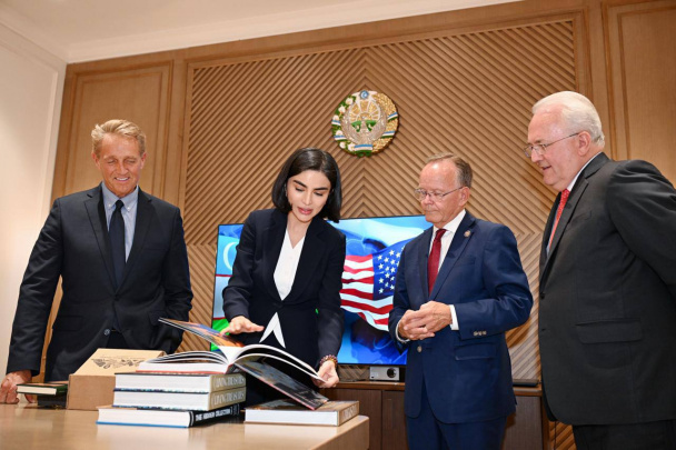 Saida Mirziyoyeva AQSh Senati a’zolari va biznes vakillari bilan uchrashdi