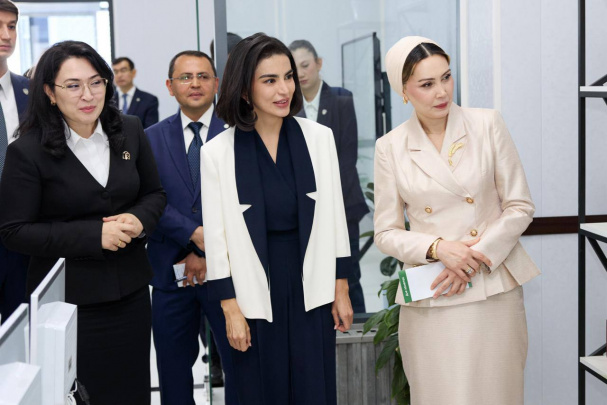 Saida Mirziyoyeva va O‘g‘iljahon Atabayeva Samarqanddagi inklyuziv ta’lim markazi faoliyati bilan tanishdi