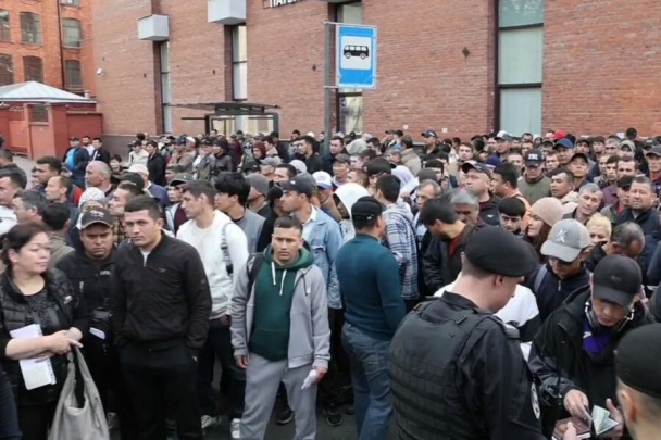 Sankt-Peterburgdagi reydda 200 nafardan ortiq migrant qo‘lga olindi