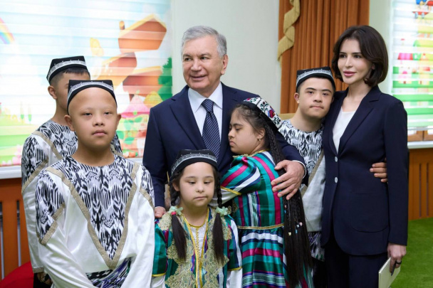 Shavkat Mirziyoyev Andijonda «Imkoniyatlar olami» markazi bilan tanishdi