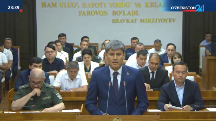 Surxondaryoda 11 nafar o‘qituvchi 2 ming dollardan ko‘p maosh olayotgani aytildi. Prezident buni Britaniya bilan taqqosladi