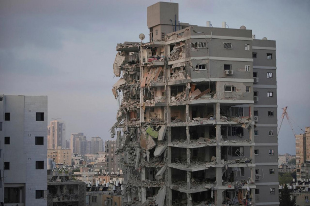 Tel-Aviv yaqinida turar joy binosi vayron bo‘ldi