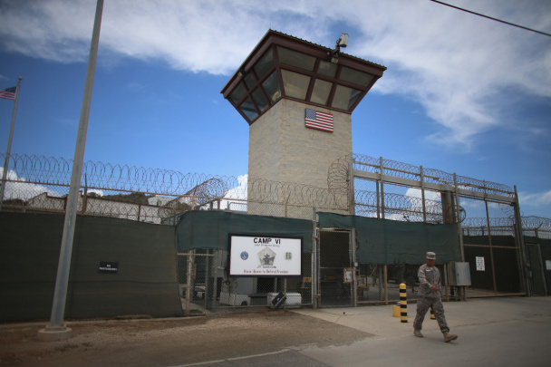 Tramp 9 ming noqonuniy migrantni Guantanamo qamoqxonasiga yubormoqchi