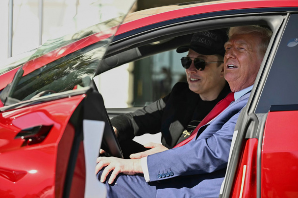 Tramp Maskni qo‘llab-quvvatlash uchun sotib olgan Tesla avtomobilidan qutulmoqchi