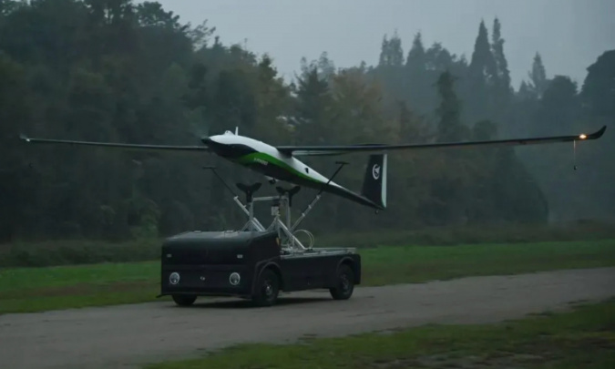 Xitoy uzluksiz 30 soatgacha parvoz qilishga qodir dronni taqdim etdi