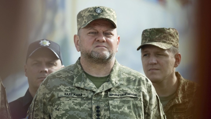 Zalujniy diplomatik lavozimiga qadar harbiy tibbiy komissiyadan o‘tgan va uni yaroqsiz deb tan olishgan