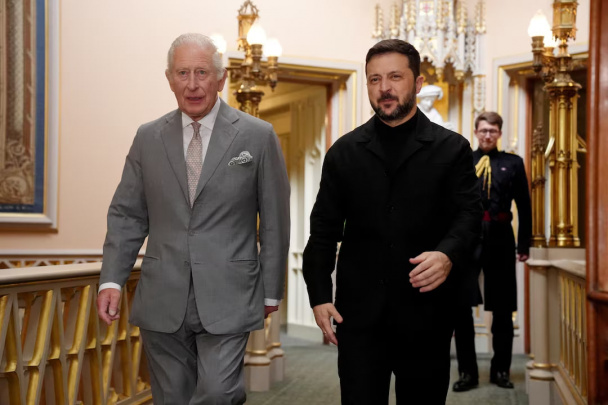 Zelenskiy Buyuk Britaniya qiroli bilan uchrashdi