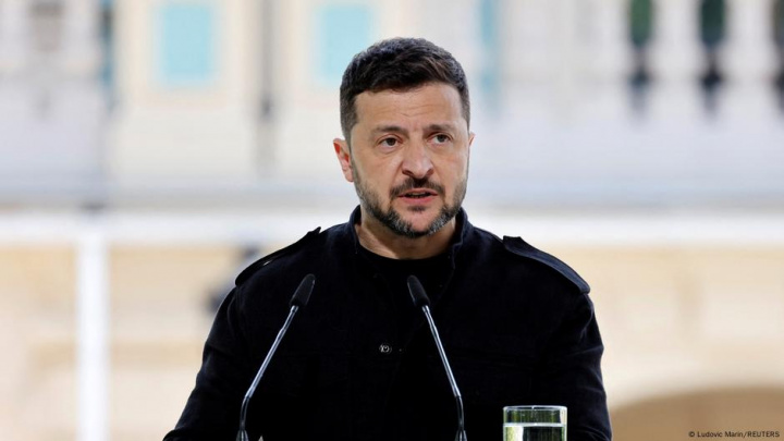 Zelenskiy qurolli kuchlarni Ukraina hududlaridan olib chiqish imkoniyatini rad etdi